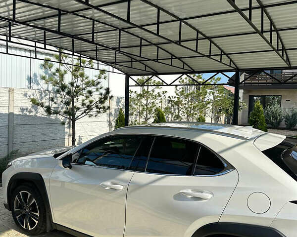 Белый Лексус UX, объемом двигателя 1.99 л и пробегом 111 тыс. км за 25400 $, фото 5 на Automoto.ua