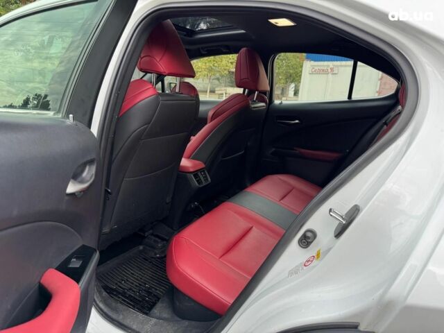 Белый Лексус UX, объемом двигателя 2 л и пробегом 28 тыс. км за 27990 $, фото 35 на Automoto.ua