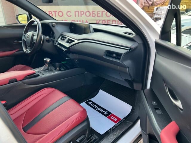 Белый Лексус UX, объемом двигателя 2 л и пробегом 28 тыс. км за 27990 $, фото 41 на Automoto.ua