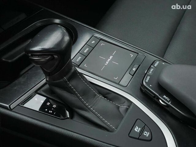 Белый Лексус UX, объемом двигателя 2 л и пробегом 66 тыс. км за 27990 $, фото 23 на Automoto.ua