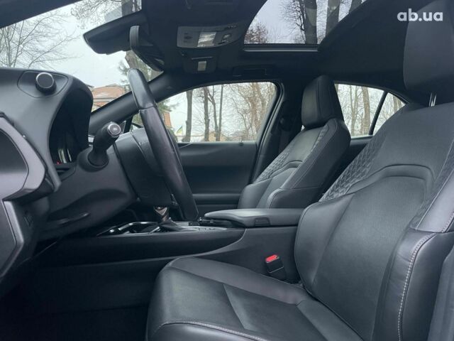 Белый Лексус UX, объемом двигателя 2 л и пробегом 66 тыс. км за 27990 $, фото 19 на Automoto.ua