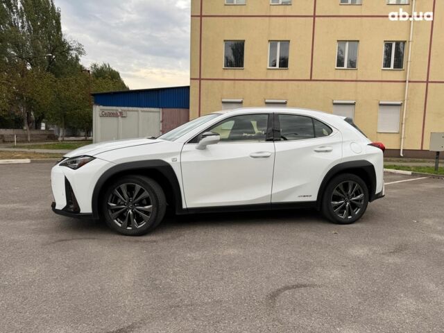 Белый Лексус UX, объемом двигателя 2 л и пробегом 28 тыс. км за 27990 $, фото 2 на Automoto.ua