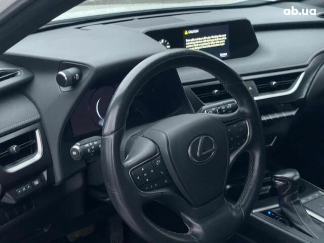 Белый Лексус UX, объемом двигателя 2 л и пробегом 66 тыс. км за 27990 $, фото 17 на Automoto.ua