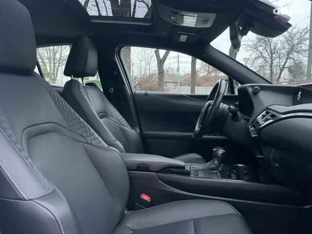Белый Лексус UX, объемом двигателя 2 л и пробегом 66 тыс. км за 27990 $, фото 28 на Automoto.ua