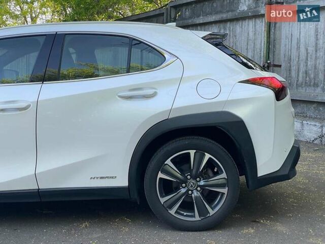 Белый Лексус UX, объемом двигателя 2 л и пробегом 66 тыс. км за 25790 $, фото 8 на Automoto.ua