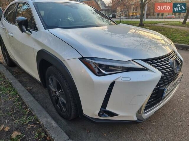 Білий Лексус UX, об'ємом двигуна 1.99 л та пробігом 49 тис. км за 28500 $, фото 1 на Automoto.ua