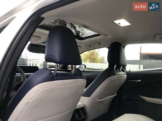 Белый Лексус UX, объемом двигателя 1.99 л и пробегом 79 тыс. км за 25500 $, фото 35 на Automoto.ua