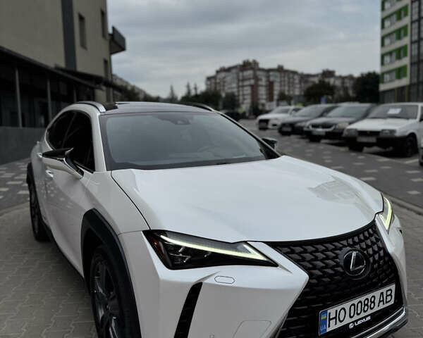 Лексус UX 2019 у Тернополі на Automoto.ua Білий Лексус UX, об'ємом двигуна 2 л та пробігом 61 тис. км за 33099 $, фото 2 на Automoto.ua