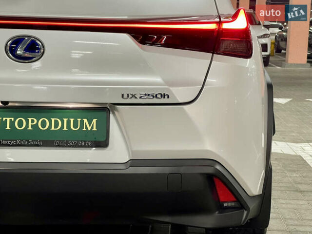 Белый Лексус UX, объемом двигателя 1.99 л и пробегом 46 тыс. км за 35500 $, фото 7 на Automoto.ua