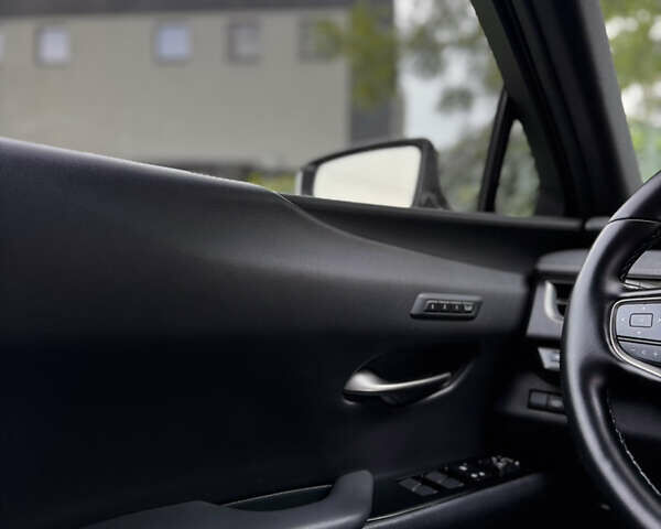 Лексус UX 2019 у Тернополі на Automoto.ua Білий Лексус UX, об'ємом двигуна 2 л та пробігом 61 тис. км за 33099 $, фото 16 на Automoto.ua