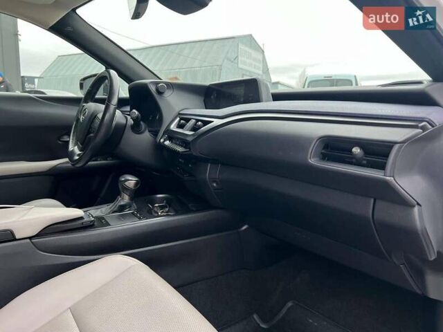 Белый Лексус UX, объемом двигателя 2 л и пробегом 86 тыс. км за 23390 $, фото 46 на Automoto.ua