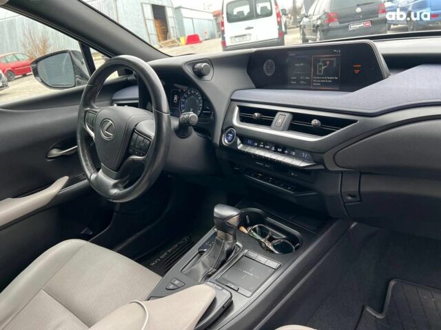 Белый Лексус UX, объемом двигателя 2 л и пробегом 86 тыс. км за 23390 $, фото 48 на Automoto.ua