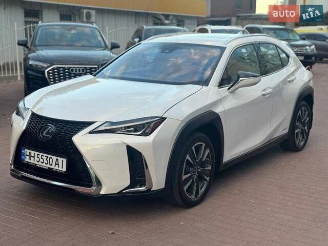 Білий Лексус UX, об'ємом двигуна 2 л та пробігом 45 тис. км за 28000 $, фото 2 на Automoto.ua