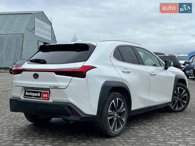 Белый Лексус UX, объемом двигателя 2 л и пробегом 86 тыс. км за 23390 $, фото 6 на Automoto.ua