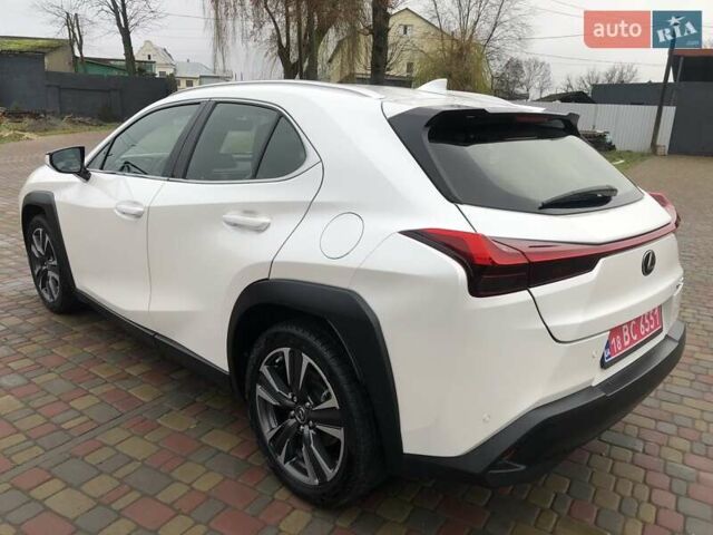 Белый Лексус UX, объемом двигателя 1.99 л и пробегом 79 тыс. км за 25500 $, фото 4 на Automoto.ua