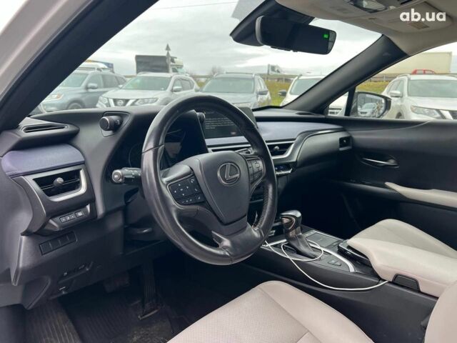 Белый Лексус UX, объемом двигателя 2 л и пробегом 86 тыс. км за 23390 $, фото 16 на Automoto.ua