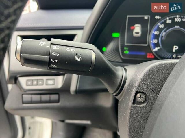 Белый Лексус UX, объемом двигателя 2 л и пробегом 86 тыс. км за 23390 $, фото 27 на Automoto.ua