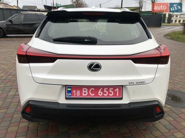 Белый Лексус UX, объемом двигателя 1.99 л и пробегом 79 тыс. км за 25500 $, фото 5 на Automoto.ua
