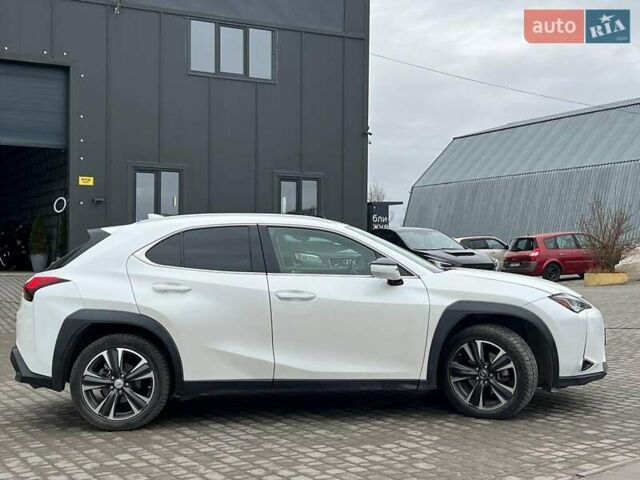 Белый Лексус UX, объемом двигателя 2 л и пробегом 86 тыс. км за 23390 $, фото 8 на Automoto.ua