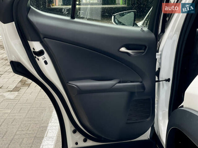 Белый Лексус UX, объемом двигателя 1.99 л и пробегом 46 тыс. км за 35500 $, фото 34 на Automoto.ua