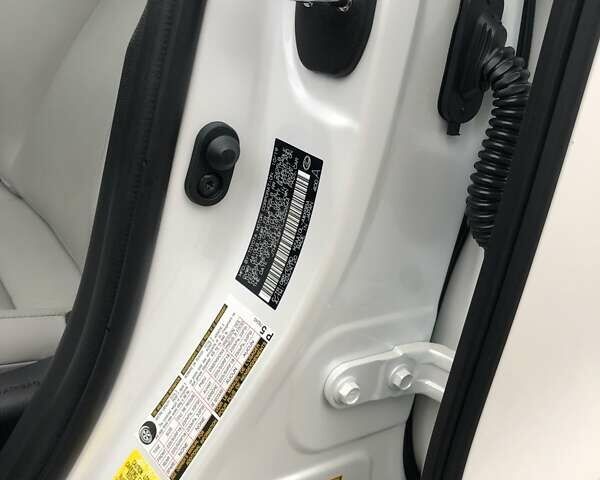 Белый Лексус UX, объемом двигателя 1.99 л и пробегом 79 тыс. км за 25500 $, фото 31 на Automoto.ua