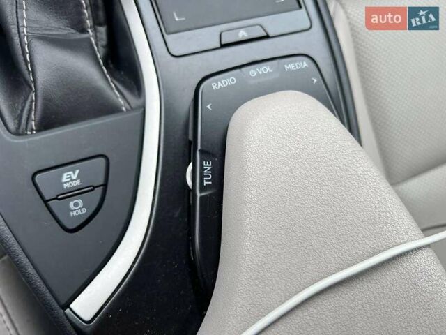 Белый Лексус UX, объемом двигателя 2 л и пробегом 86 тыс. км за 23390 $, фото 38 на Automoto.ua