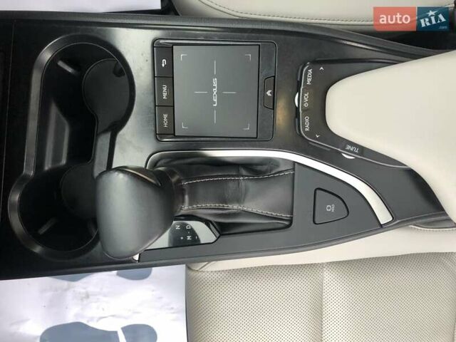 Белый Лексус UX, объемом двигателя 1.99 л и пробегом 79 тыс. км за 25500 $, фото 47 на Automoto.ua
