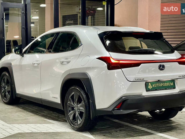 Белый Лексус UX, объемом двигателя 1.99 л и пробегом 46 тыс. км за 35500 $, фото 10 на Automoto.ua