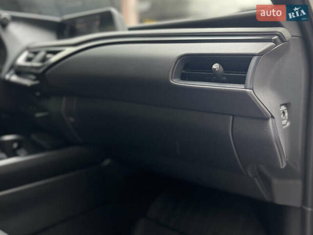 Белый Лексус UX, объемом двигателя 1.99 л и пробегом 46 тыс. км за 35500 $, фото 39 на Automoto.ua