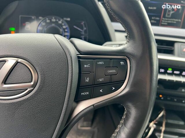 Белый Лексус UX, объемом двигателя 2 л и пробегом 86 тыс. км за 23390 $, фото 24 на Automoto.ua