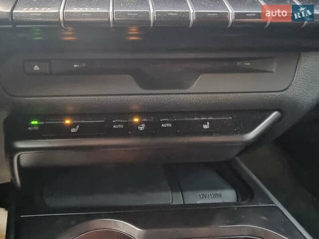 Білий Лексус UX, об'ємом двигуна 1.99 л та пробігом 49 тис. км за 28500 $, фото 14 на Automoto.ua