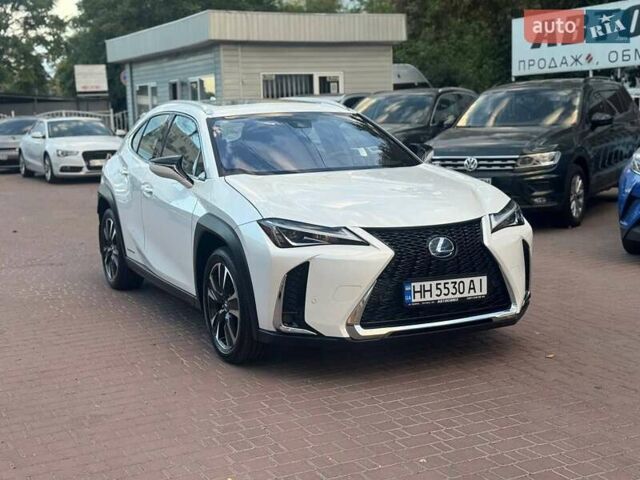 Білий Лексус UX, об'ємом двигуна 2 л та пробігом 45 тис. км за 28000 $, фото 5 на Automoto.ua