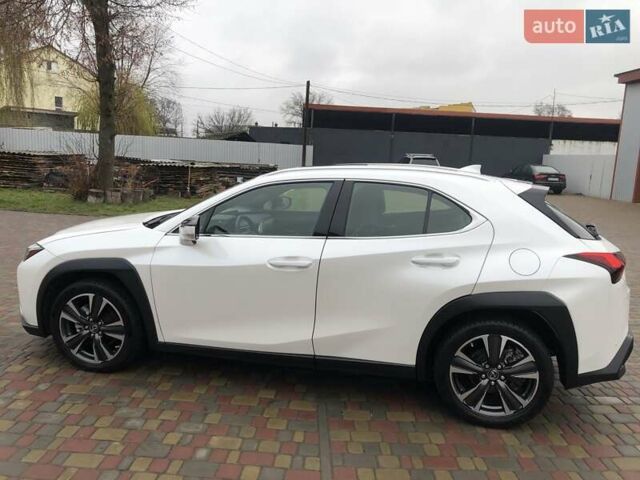 Белый Лексус UX, объемом двигателя 1.99 л и пробегом 79 тыс. км за 25500 $, фото 2 на Automoto.ua