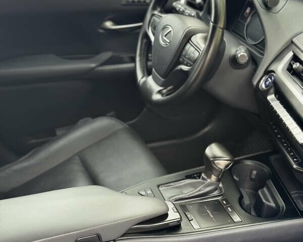 Белый Лексус UX, объемом двигателя 1.99 л и пробегом 61 тыс. км за 31800 $, фото 7 на Automoto.ua