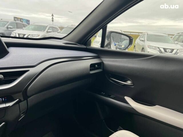 Белый Лексус UX, объемом двигателя 2 л и пробегом 86 тыс. км за 23390 $, фото 39 на Automoto.ua