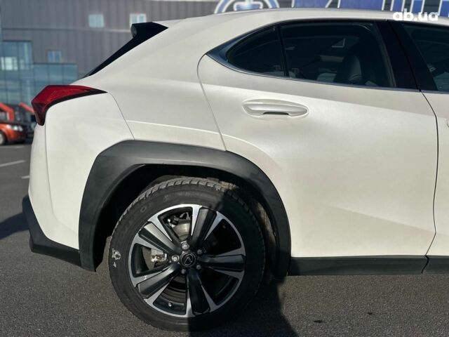 Белый Лексус UX, объемом двигателя 2 л и пробегом 74 тыс. км за 26490 $, фото 6 на Automoto.ua