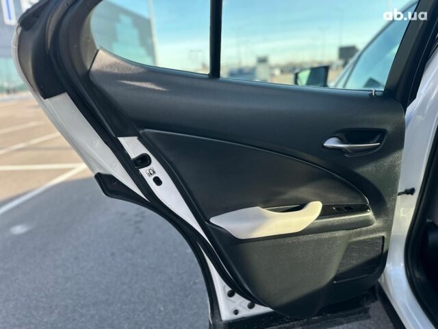 Белый Лексус UX, объемом двигателя 2 л и пробегом 74 тыс. км за 26490 $, фото 9 на Automoto.ua