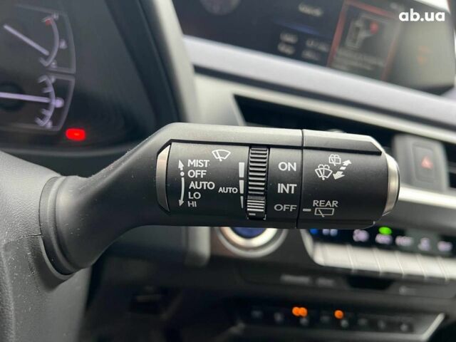 Белый Лексус UX, объемом двигателя 2 л и пробегом 86 тыс. км за 23390 $, фото 26 на Automoto.ua