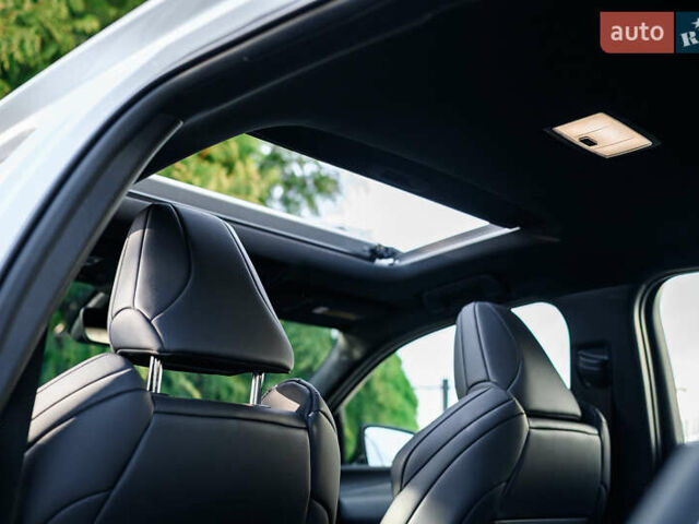 Белый Лексус UX, объемом двигателя 1.99 л и пробегом 80 тыс. км за 29600 $, фото 70 на Automoto.ua