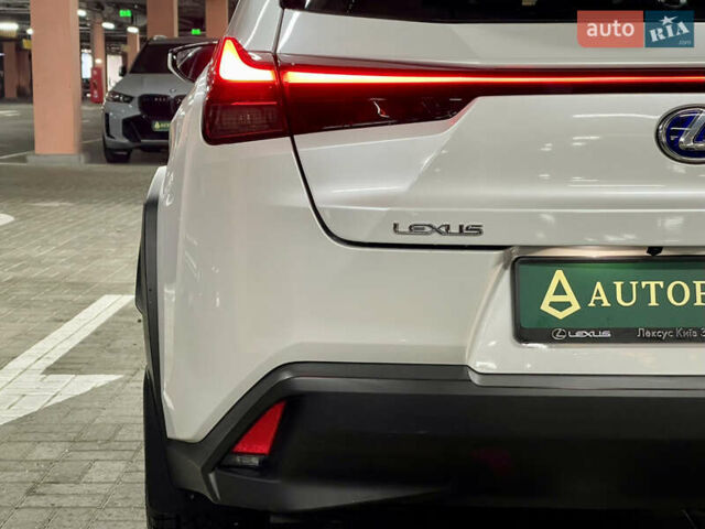 Белый Лексус UX, объемом двигателя 1.99 л и пробегом 46 тыс. км за 35500 $, фото 6 на Automoto.ua