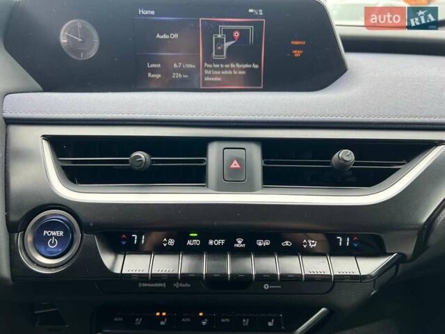 Белый Лексус UX, объемом двигателя 2 л и пробегом 86 тыс. км за 23390 $, фото 29 на Automoto.ua