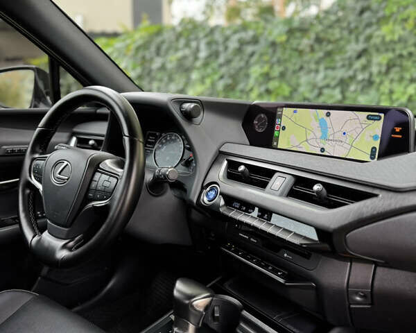 Белый Лексус UX, объемом двигателя 1.99 л и пробегом 59 тыс. км за 33400 $, фото 3 на Automoto.ua