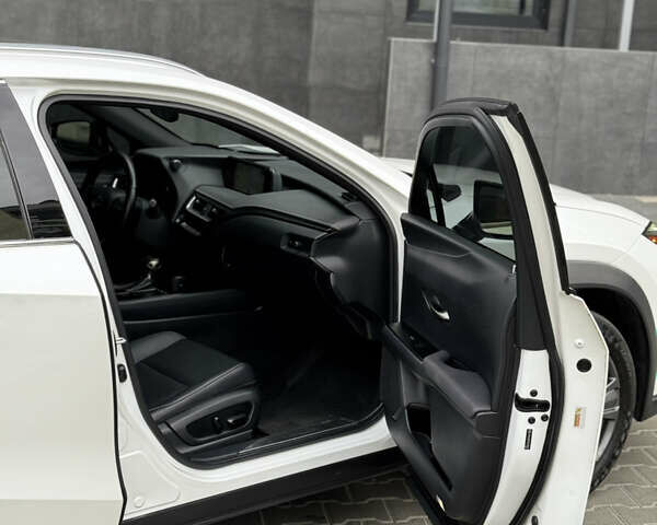 Лексус UX 2019 у Тернополі на Automoto.ua Білий Лексус UX, об'ємом двигуна 2 л та пробігом 61 тис. км за 33099 $, фото 8 на Automoto.ua