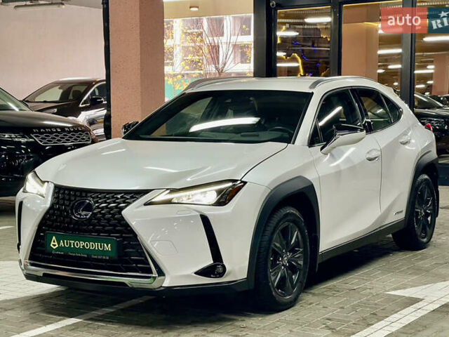 Белый Лексус UX, объемом двигателя 1.99 л и пробегом 46 тыс. км за 35500 $, фото 3 на Automoto.ua