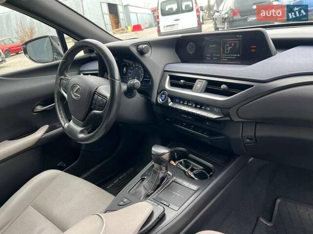 Белый Лексус UX, объемом двигателя 2 л и пробегом 86 тыс. км за 23390 $, фото 48 на Automoto.ua