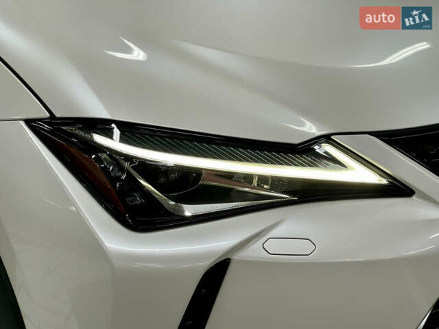 Белый Лексус UX, объемом двигателя 1.99 л и пробегом 46 тыс. км за 35500 $, фото 1 на Automoto.ua