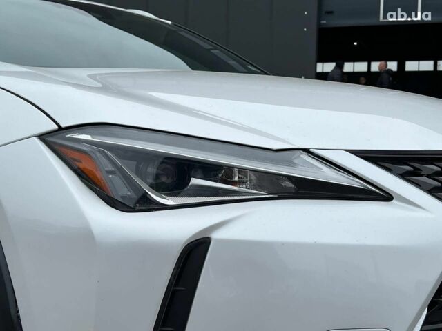 Белый Лексус UX, объемом двигателя 2 л и пробегом 86 тыс. км за 23390 $, фото 11 на Automoto.ua