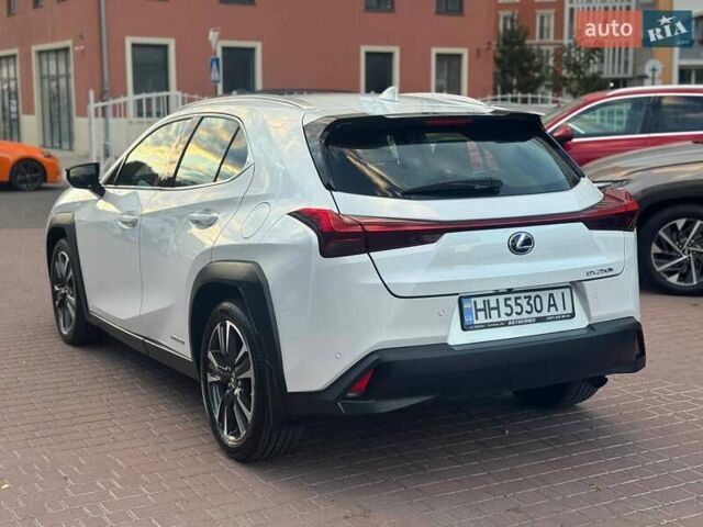Білий Лексус UX, об'ємом двигуна 2 л та пробігом 45 тис. км за 28000 $, фото 3 на Automoto.ua