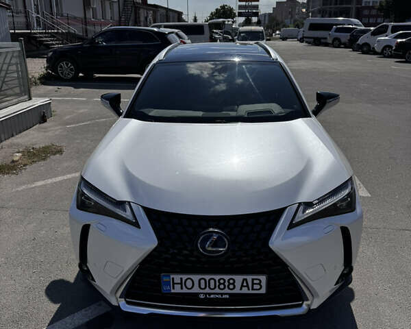 Белый Лексус UX, объемом двигателя 1.99 л и пробегом 58 тыс. км за 34800 $, фото 1 на Automoto.ua