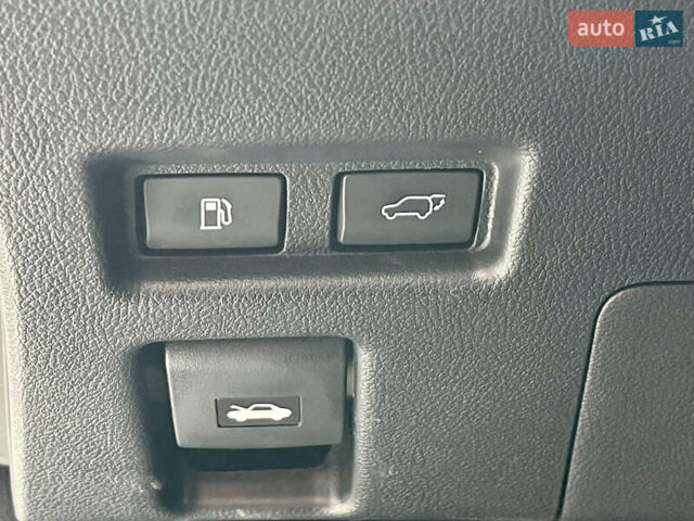 Белый Лексус UX, объемом двигателя 1.99 л и пробегом 46 тыс. км за 35500 $, фото 23 на Automoto.ua